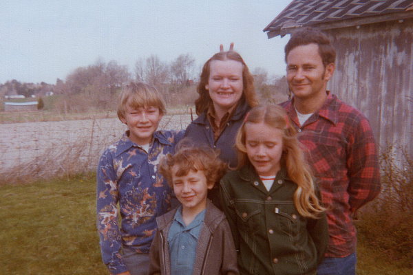 PRICHARD_Family_1979_Ray_Sherma_FLATER_David_Jolyn_Scott_ADJ_650x400.jpg